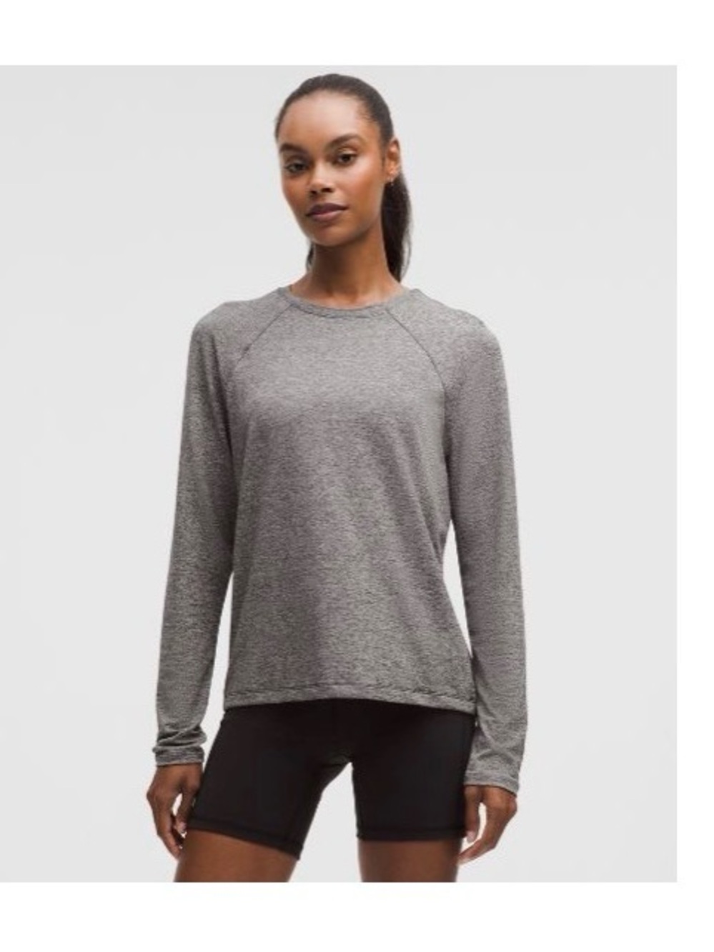 Lululemon License to Train Classic Fit Gray Long Sleeve Crewneck Top (size 4)